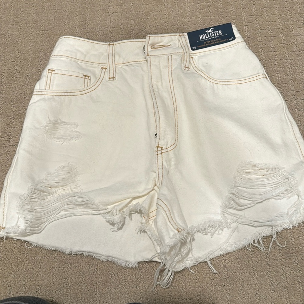 Women’s abercrombie white shorts, NWT